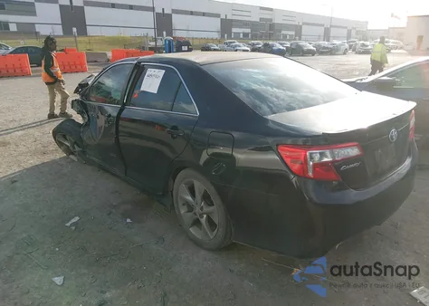 2014 Toyota Camry Se Sport z USA, uszkodzony, nr VIN 4T1BF1FK9EU433558